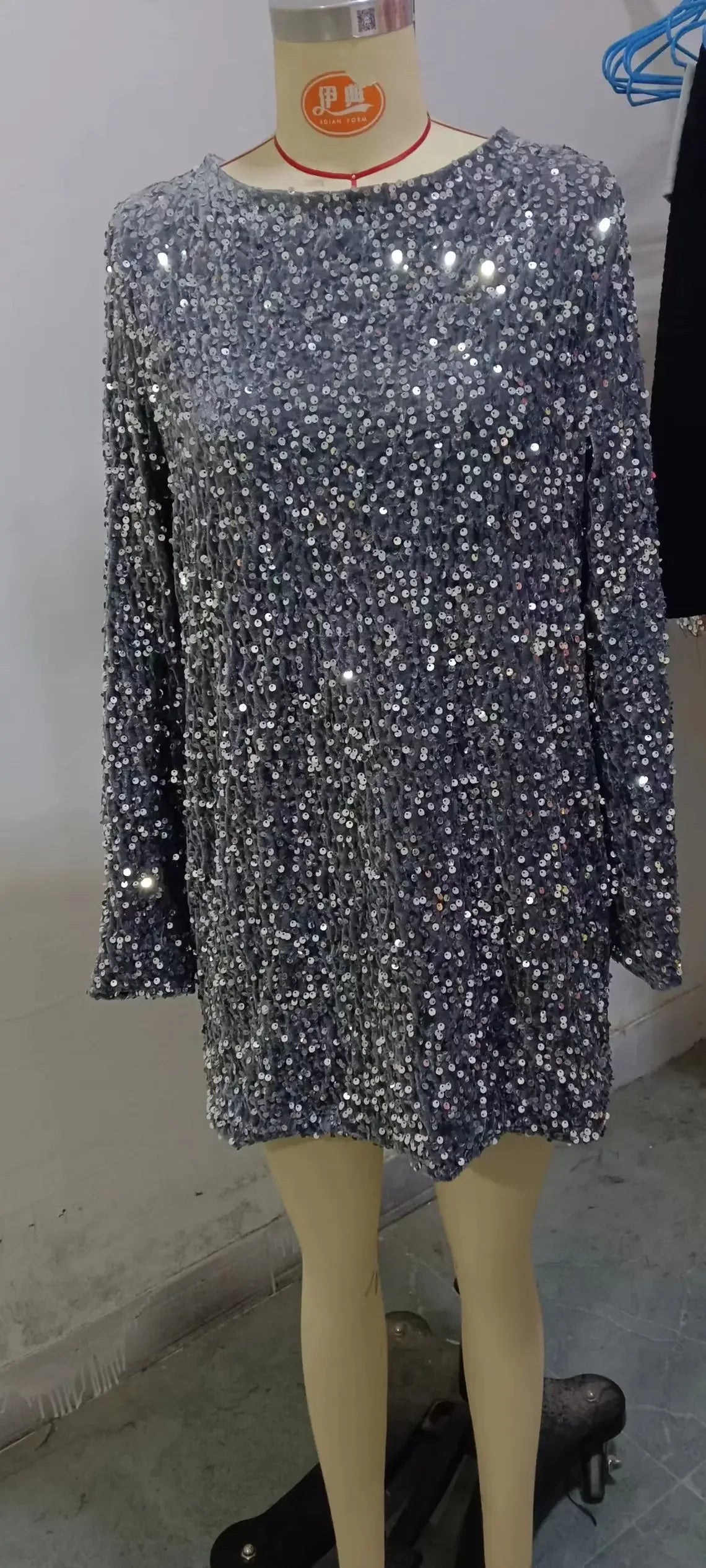 Autumn and Winter Round Neck Long Sleeves Sequined Short Dress