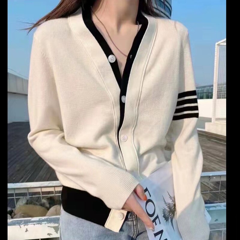 Fake Two Piece V-Neck Knitted Cardigan Autumn and Winter Loose and Lazy Style Contrast Color Fashion Sweater Top Coat Women