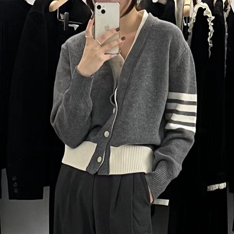 Fake Two Piece V-Neck Knitted Cardigan Autumn and Winter Loose and Lazy Style Contrast Color Fashion Sweater Top Coat Women