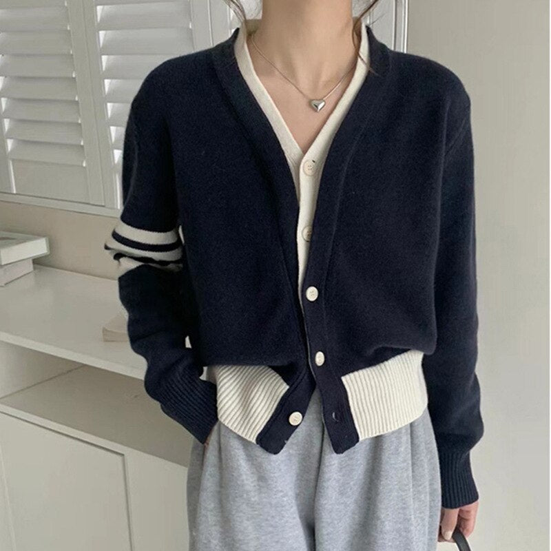 Fake Two Piece V-Neck Knitted Cardigan Autumn and Winter Loose and Lazy Style Contrast Color Fashion Sweater Top Coat Women