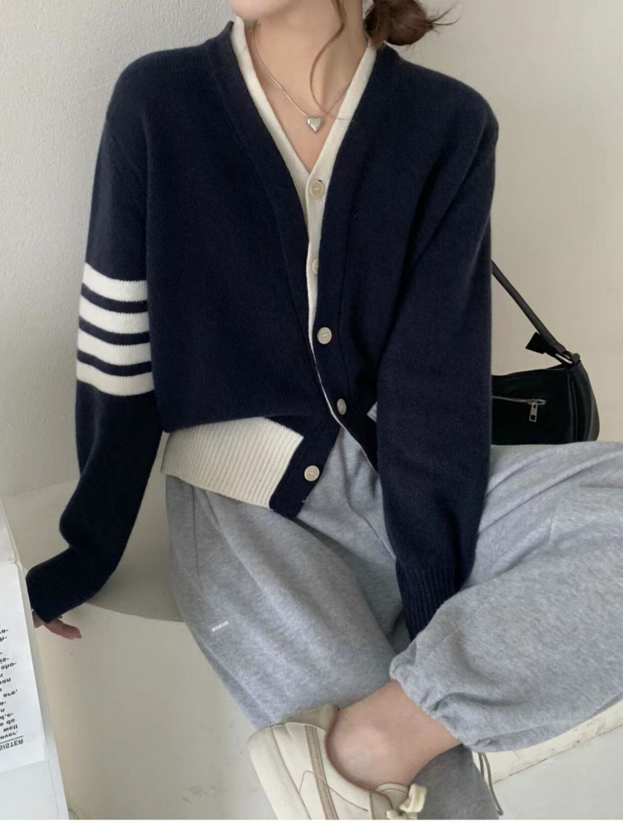 Fake Two Piece V-Neck Knitted Cardigan Autumn and Winter Loose and Lazy Style Contrast Color Fashion Sweater Top Coat Women